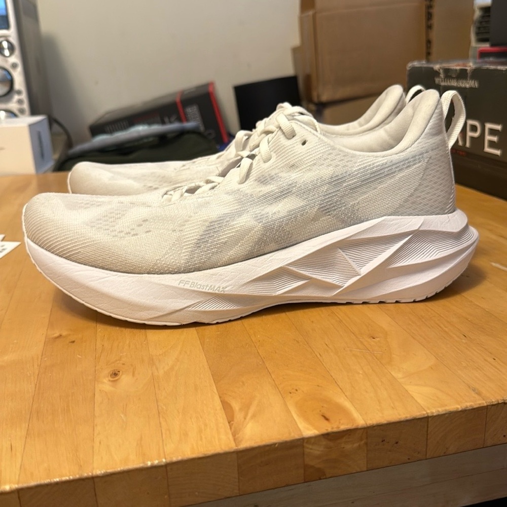 Asics Men's Novablast 5 White